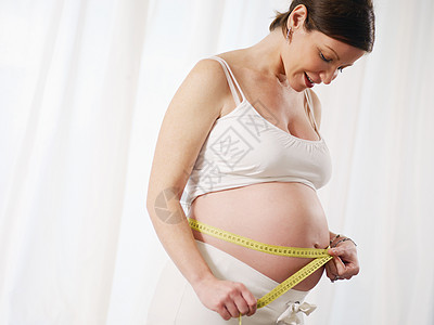 孕妇用测量胶带的生长母亲重量成人卷尺女性休闲腹部黑发怀孕图片