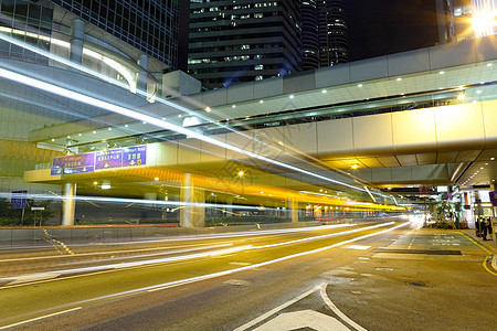 夜间城市交通模糊图片