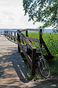 湖边的风景观光假期植物海岸农村自行车娱乐冒险天气太阳图片