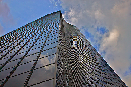 曲线墙建筑金融商业建造办公室窗户反射玻璃蓝色摩天大楼公司图片