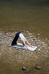 瑜伽河运动瑜伽公园绿色女士女性女孩图片