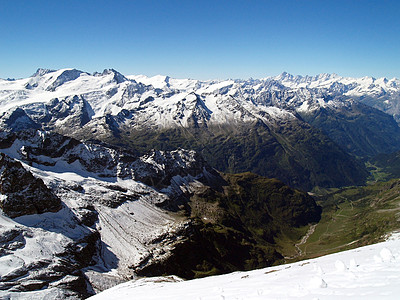 亚特利斯山地景观奶牛风景农村乐趣家庭顶峰问候语村庄天线滑雪图片