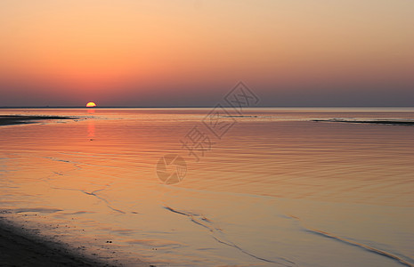 日落支撑地平线海洋海岸天堂太阳反射电缆绳索射线图片