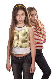 两个少女站在白边 与白人隔绝的女士女孩乐趣女学生头发青年情绪化个性白色青少年图片