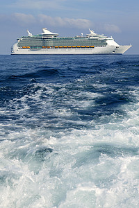 伊比萨岛游轮 地中海日出娱乐游客运输热带力量乘客游艇天空乐趣巡航图片