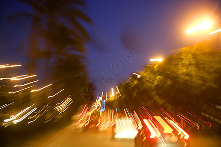 蓝色天空 抽象模糊的城市夜光驾驶金子交通景观街道火花速度车辆建筑市中心图片