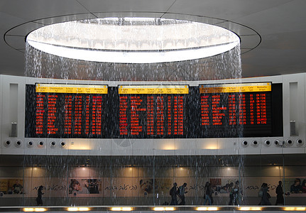 本古里安机场游客旅行车站走廊木板玻璃运输聚光灯反射展示图片