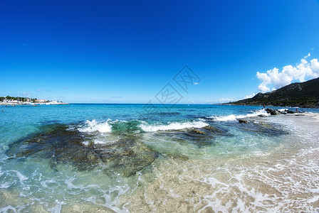 法国科西卡海岸水晶水域晴天海洋假期爬坡游艇旅行岩石帆船村庄巡航图片