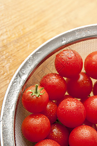 与新鲜洗面番茄加热水果生产木头藤蔓沙拉木板营养宏观烹饪叶子图片