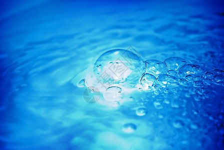 蓝泡泡水滴流动美丽白色青色运动温泉气泡口渴液体图片