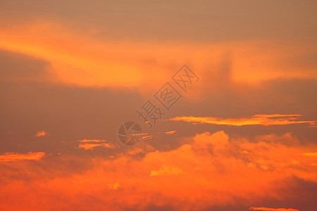 色彩多彩的天空背景戏剧性空气气象风暴紫色橙子日落摄影季节阳光图片