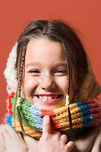 带大衣和围巾的婴儿毛衣羊毛工作室季节娱乐游戏情感幸福外套乐趣图片