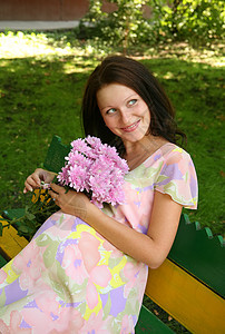 怀孕妇女家庭花束父母粉色生活裙子婴儿女孩们腹部孩子图片