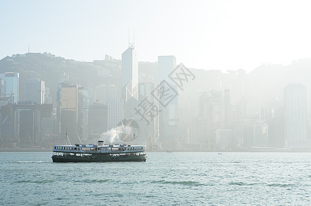 有雾的香港港湾图片