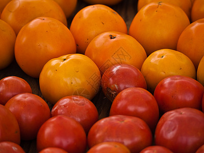红和黄番茄户外市场图片