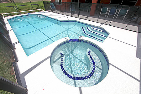 游泳池 Spa和Lanai运动蓝色露台闲暇温泉住宅躺椅房子娱乐桌子图片