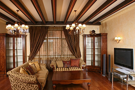 客厅门帘白色桌子大厅电视天花板木地板棕色枕头沙发图片