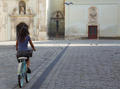 自行车路面女性城市踏板骑术车把黑发成人运动女士图片