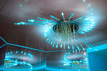现代灯光反射镜子蓝色吊灯技术枝形天花板射线图片