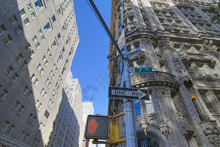2007年 美国纽约州纽约市天线打印雕像建筑黑色自由商业报纸城市街道图片