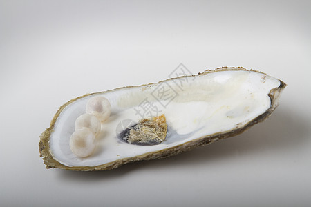 贝壳上的珍珠珠宝财富白色黄玉奢华食物岩石蓝色稀有性宝石背景图片
