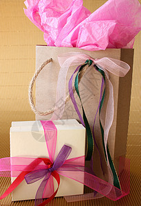 礼品展示粉色棕色丝带金子红色庆典紫色盒子绳索图片