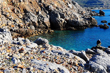 渔民崎岖海岸悬崖爬坡海浪气候渔夫矿物石头山脉图片