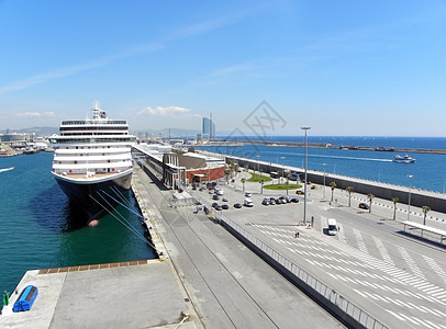 巴塞罗那港旅行巡航雷达男人港口水手背景图片