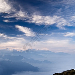 山云和山云高山场景旅行天空岩石风景顶峰旅游蓝色晴天图片