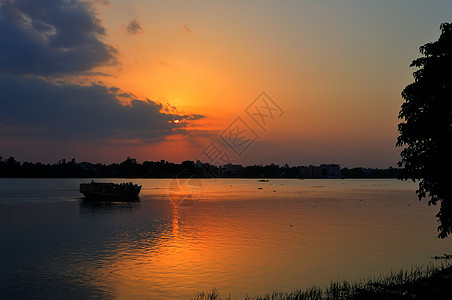 日落 船驶向地平线 金光 河沟图片