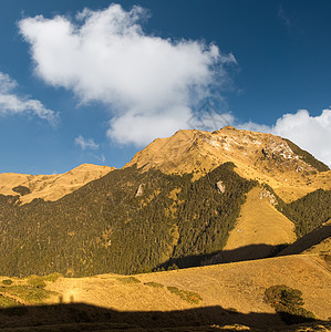 美丽山岩石吸引力冒险橙子旅游旅行天堂阴影爬坡蓝色图片