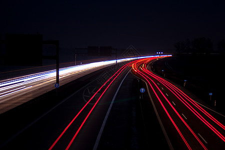 夜间在公路上曲线夜生活道路速度电灯生活交通大灯车道尾灯图片