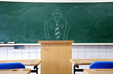 在学校教室的黑板上画教师画画;图片