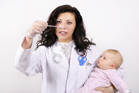 带婴儿的医生或护士图片