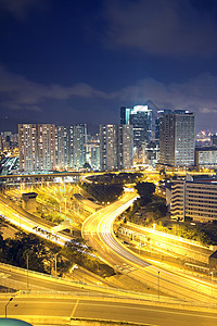 夜间在香港的交通速度公共汽车汽车市中心运动车辆蓝色摩天大楼戏剧性景观图片