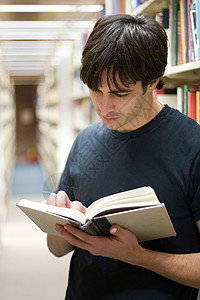 图书馆学生会知识学生教科书思维阅读男性架子文学学习书架图片