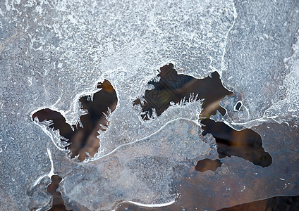 溪流上方冰层的图案图片