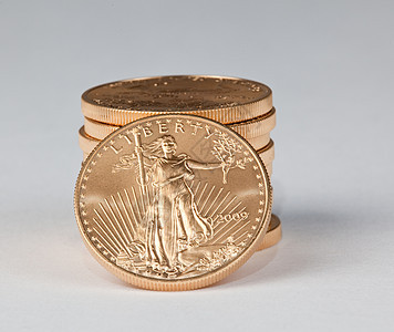 自由组织面对的纯金硬币堆积图片