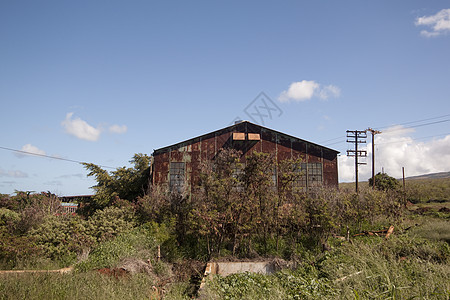 老生锈的坏掉的谷仓建筑历史性天空房子国家乡村古董木头废墟农场图片