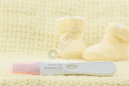 阳性怀孕测试照片线条黄色赃物靴子服饰粉色白色激素工具图片