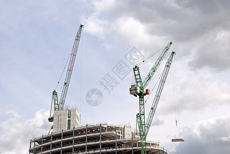 塔台起重车蓝色工作升降机车辆多层金属城市装载机建筑摩天大楼图片