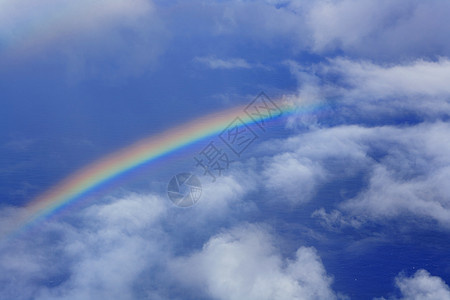天空中真实的彩虹图片