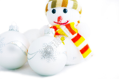 圣诞雪人被隔离在白色背景和圣诞节的白幕下运动装饰男人喜悦滑雪衣服雪花数字玩具礼物图片