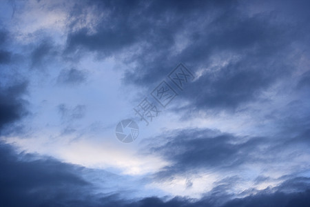 阴暗的黑暗天空多云天气蓝色下雨戏剧性灰色风险冒险风暴黑色图片