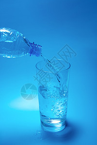水矿物流动水滴蓝色生活瓶子茶点塑料玻璃饮食图片