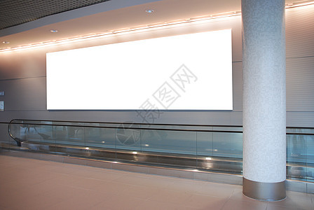 现代建筑的广告牌交通飞机场招牌标语促销木板公告展示地面广告图片