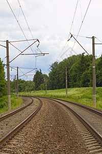 铁路乡村水平金属危险天空旅行森林螺栓场景火车图片