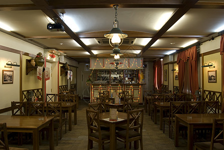 餐厅大厅用餐木头风格座位桌子环境盘子服务建筑装饰图片