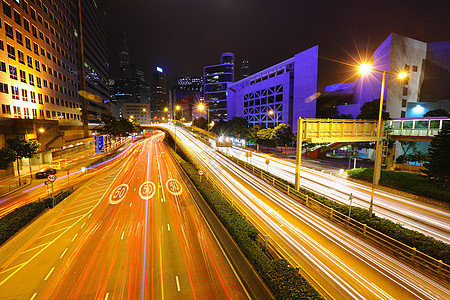 夜间与城市交接商业驾驶运输辉光旅行市中心运动建筑街道速度图片