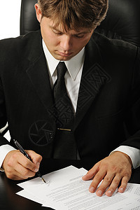 签订合同的商务人士桌子商业职业签名人士领带手指销售量银行业金融图片